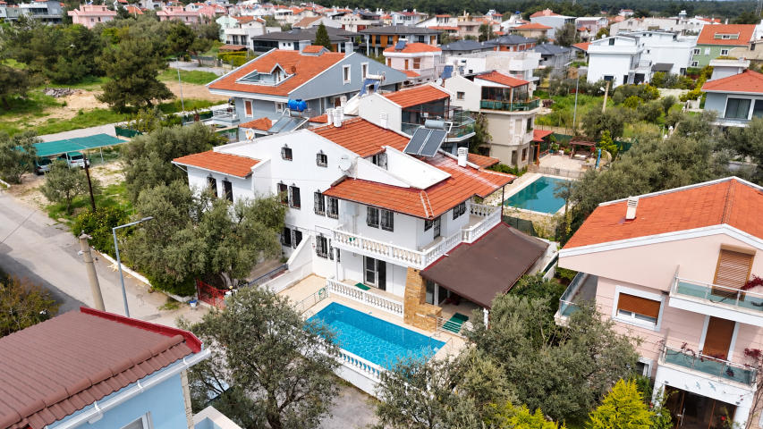 Mavi Havuzlu Akdeniz Villası (Small)