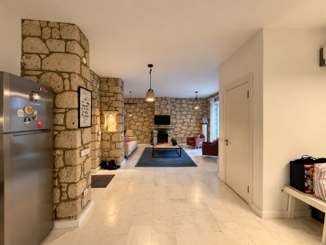 Taş Duvarlı Sıcak Rustik Salon (Small)