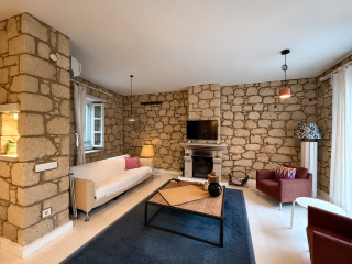 Taş Duvarlı Sıcak Salon (1) (Mobile)