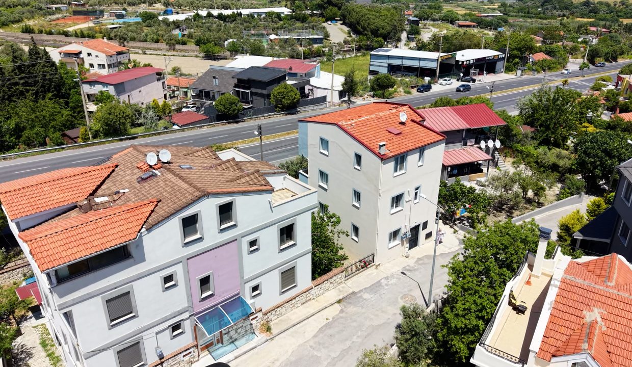 dron.00_05_24_12.Still018